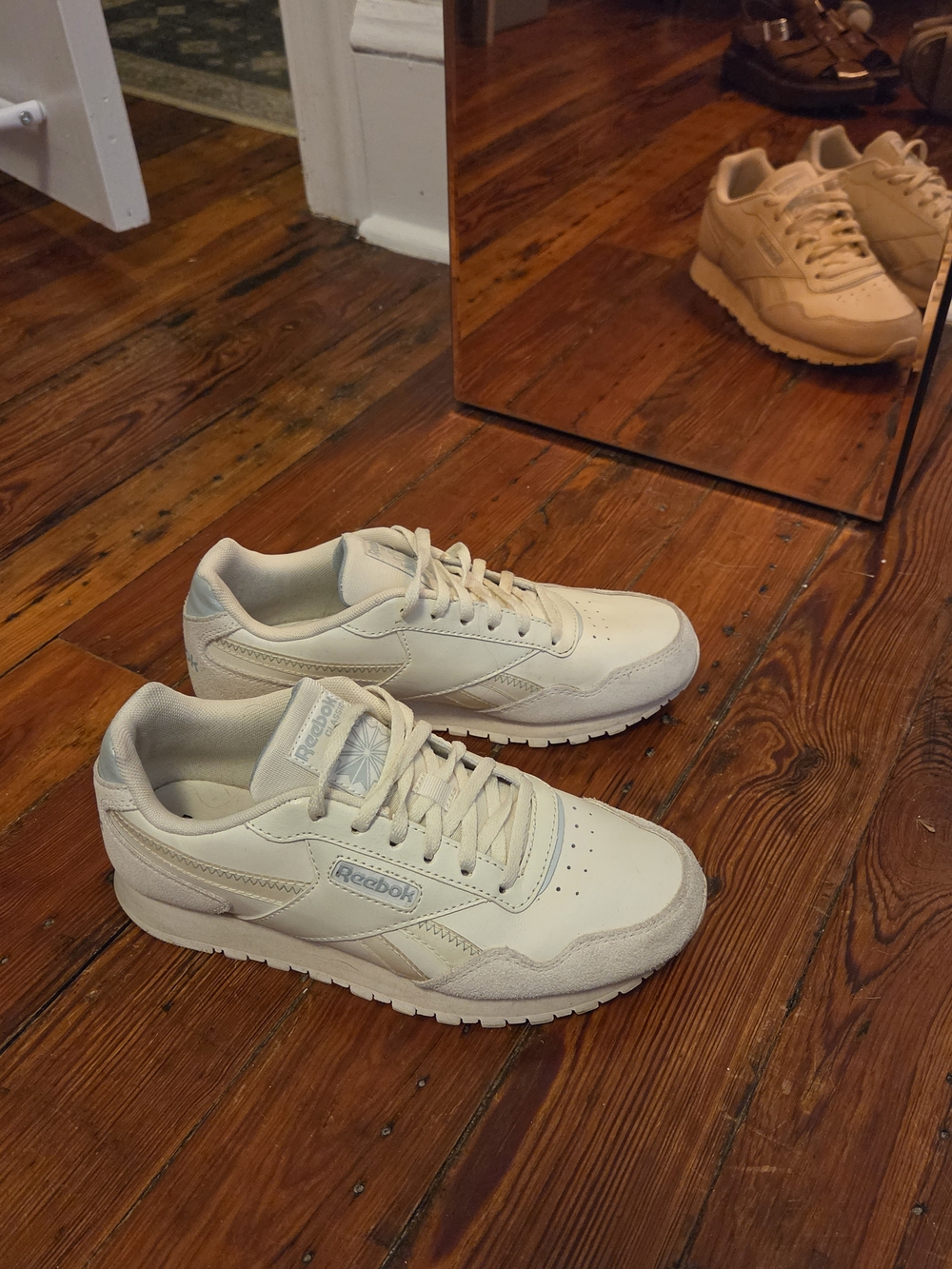Reebok Classic Leather Shoes in Off-White/Cream
